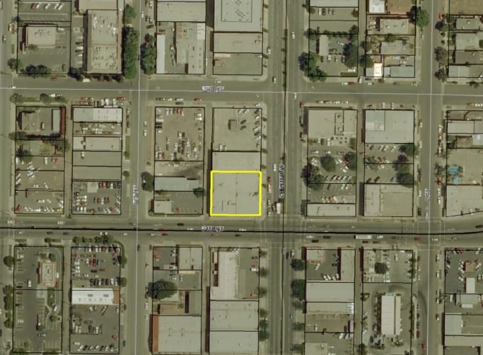 2407 Chester Ave, Bakersfield, CA à louer - Aérien - Image 3 de 14
