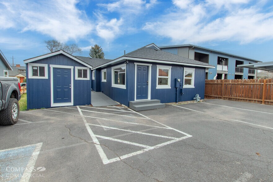 721 SW 10th St, Redmond, OR for sale - Building Photo - Image 3 of 17