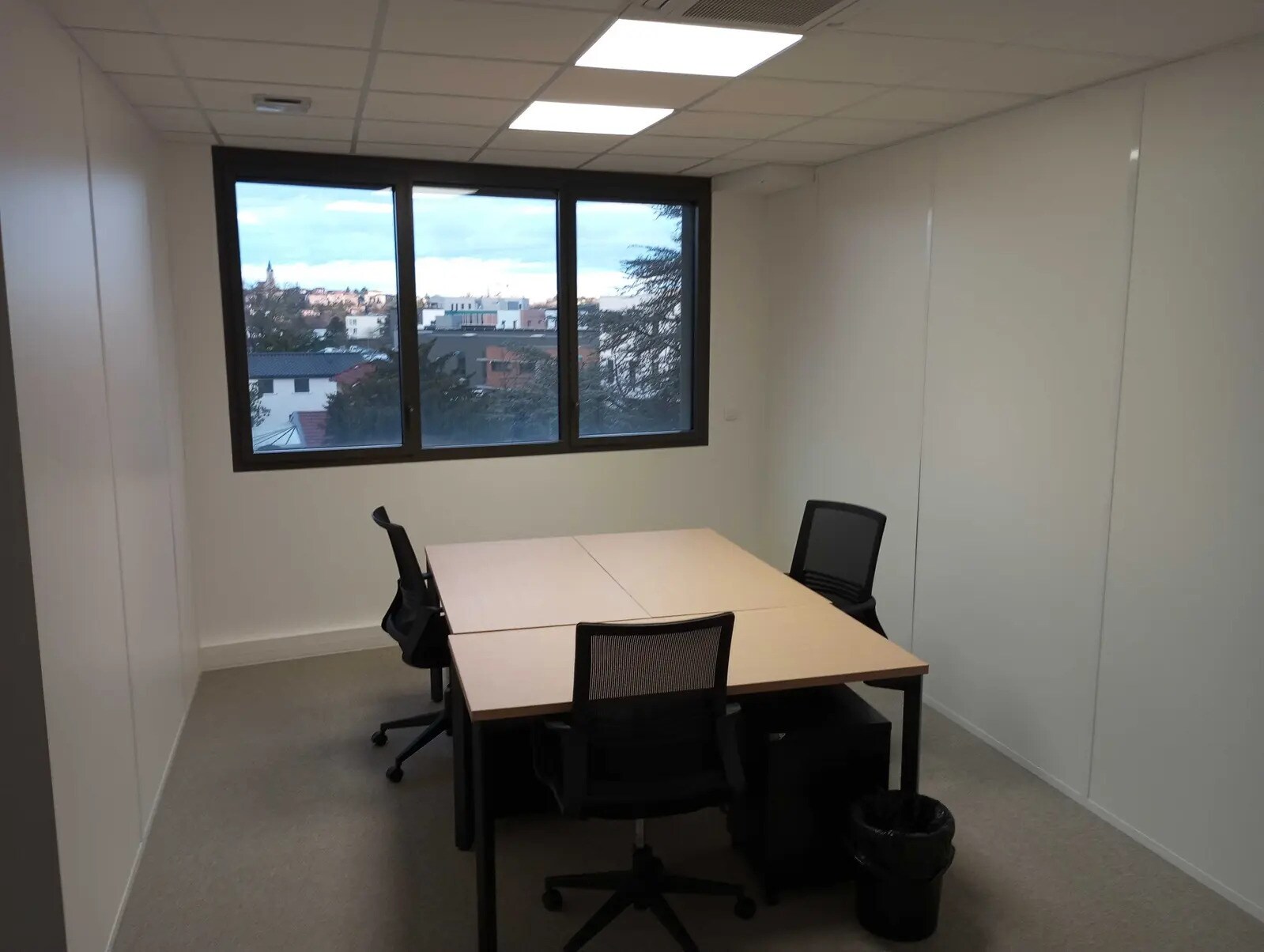 16 Chemin Du Tronchon, Dardilly for lease Interior Photo- Image 1 of 14