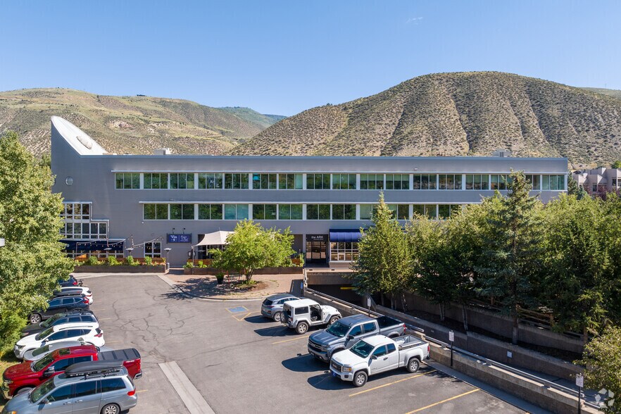 48 E Beaver Creek Blvd, Avon, CO à louer - Photo du bâtiment - Image 3 de 20