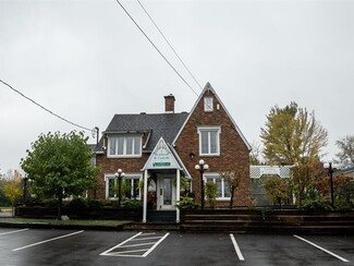 Plus de détails pour 512 St Principale, Cowansville, QC - Vente au détail à vendre