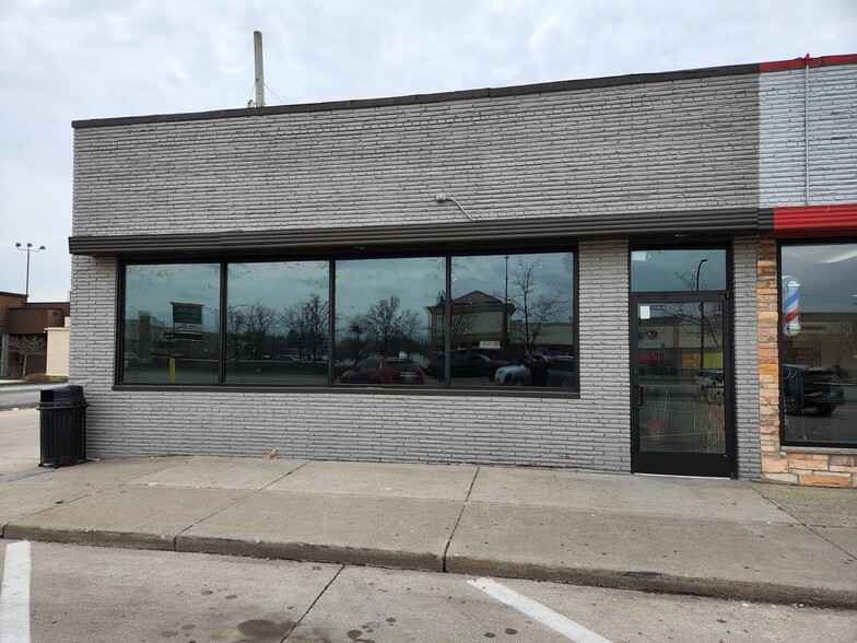 13631 W 9 Mile Rd, Oak Park, MI for lease - Building Photo - Image 1 of 6