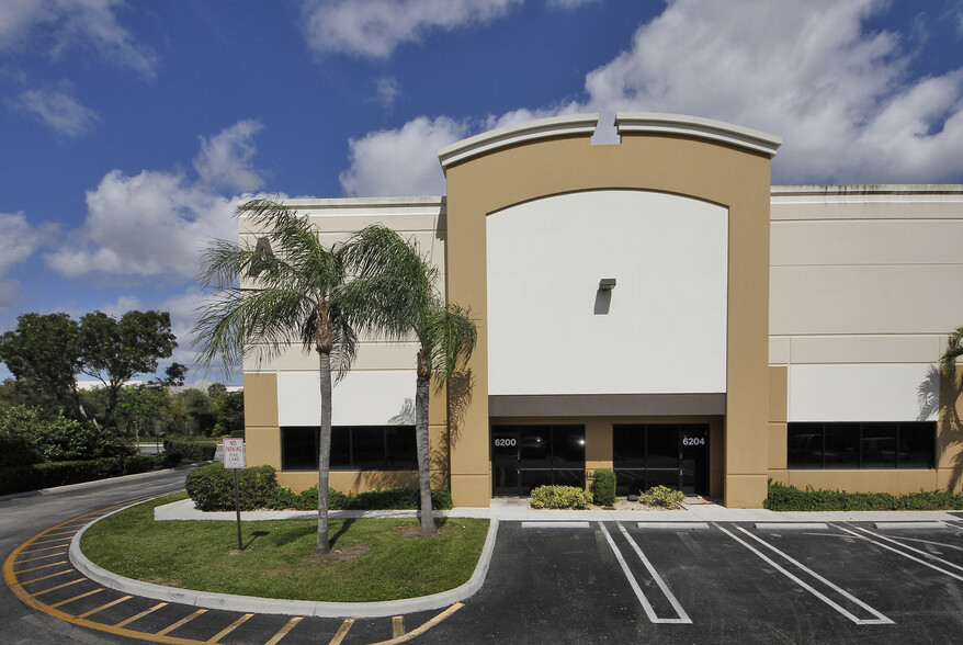 6250-6270 N Hiatus Rd, Tamarac, FL for lease - Building Photo - Image 3 of 34