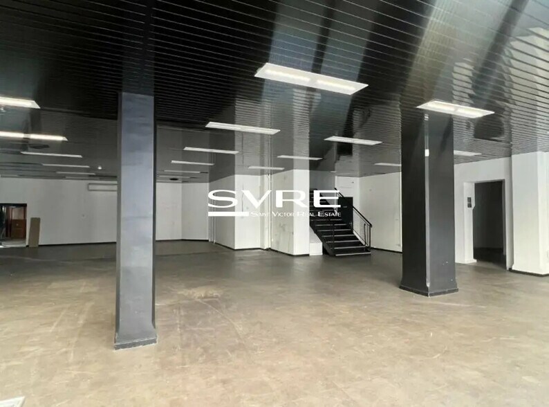 Retail in Marseille for lease - Interior Photo - Image 2 of 6