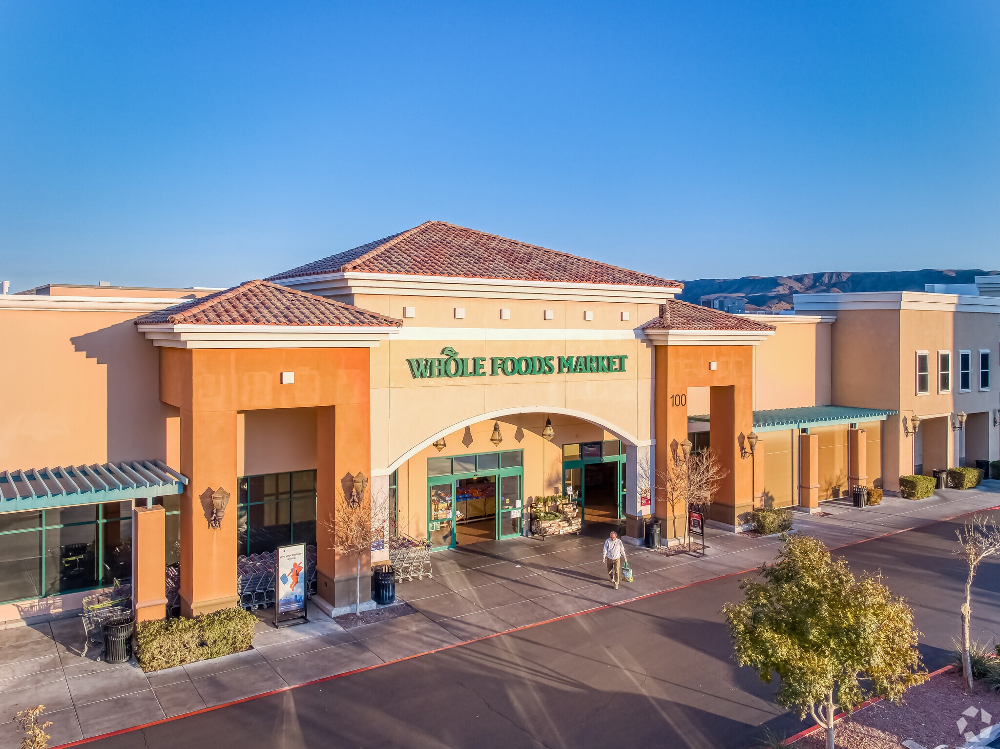 100-190 S Green Valley Pky, Henderson, NV for lease Primary Photo- Image 1 of 7
