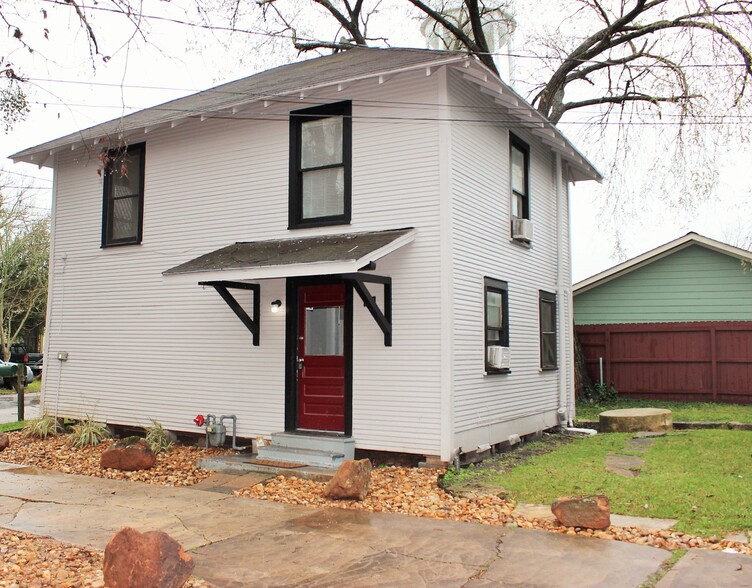 102 Jeffries St, Brenham, TX à vendre - Photo principale - Image 1 de 6