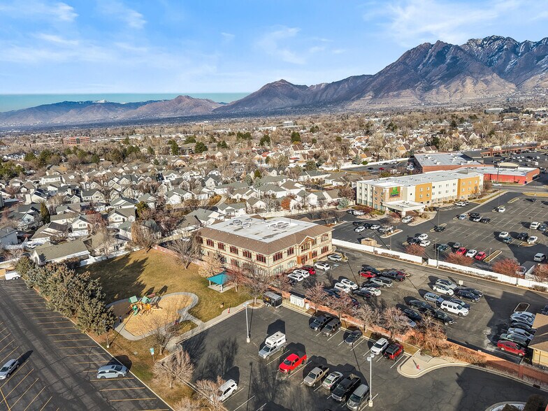 623 E Fort Union Blvd, Midvale, UT à vendre - Photo du bâtiment - Image 2 de 20