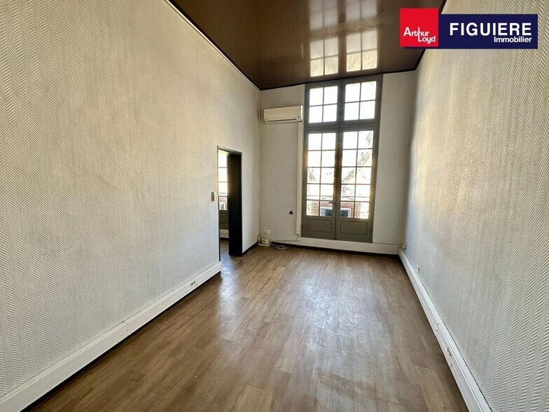 1 B Bis Rue Frédéric Mistral, Aix-en-Provence for lease - Interior Photo - Image 2 of 7