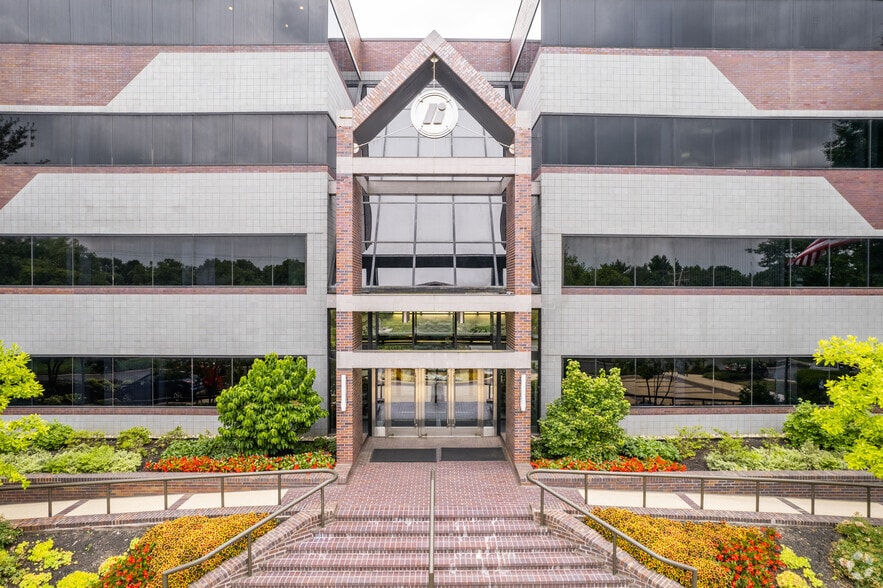 1853 William Penn Way, Lancaster, PA for lease - Building Photo - Image 3 of 5