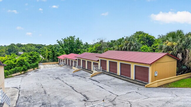 Plus de détails pour 611 N Dixie Ave, Fruitland Park, FL - Spécialité à vendre