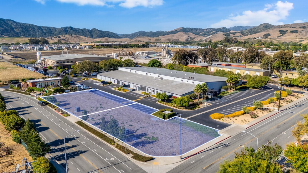 Earthwood Lots portefeuille de 2 propriétés à vendre sur LoopNet.ca - Photo du bâtiment - Image 1 de 4