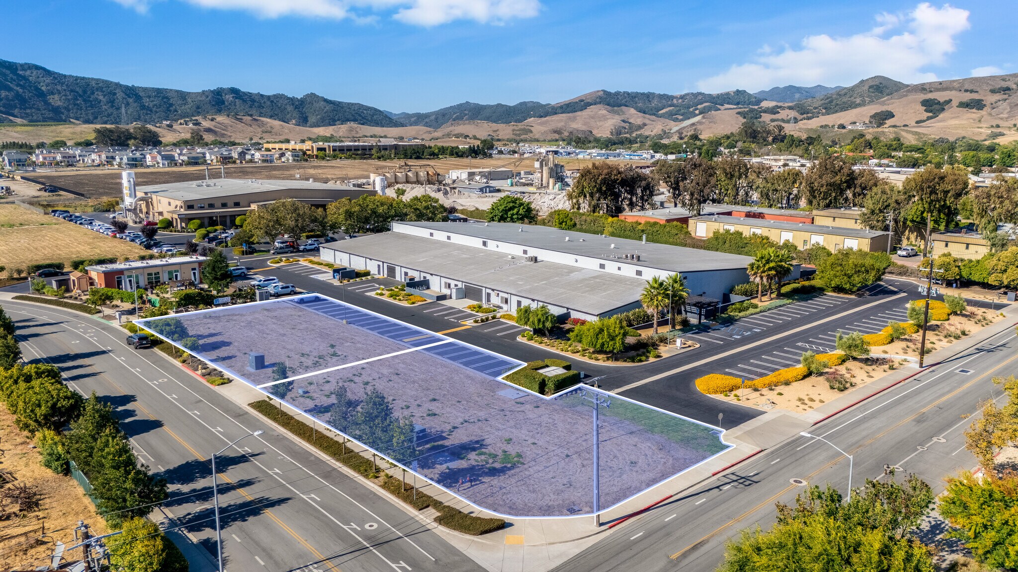 Earthwood Lots portefeuille de 2 propriétés à vendre sur LoopNet.ca Photo du bâtiment- Image 1 de 5