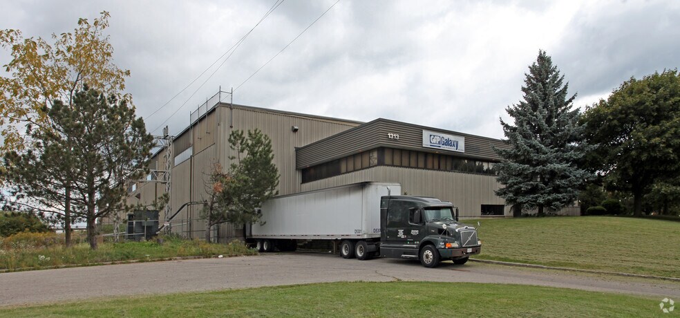 1313 Boundary Rd, Oshawa, ON à vendre - Photo principale - Image 1 de 1