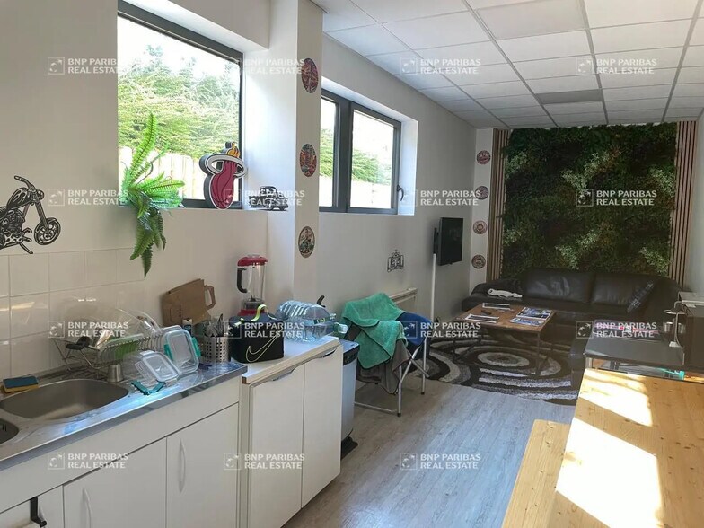 Local d'activités dans Bussy-Saint-Georges à vendre - Photo intérieure - Image 3 de 4