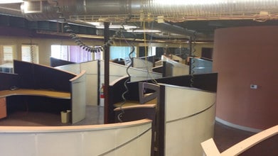 7023 E 12th Ter, Kansas City, MO for lease Interior Photo- Image 1 of 13