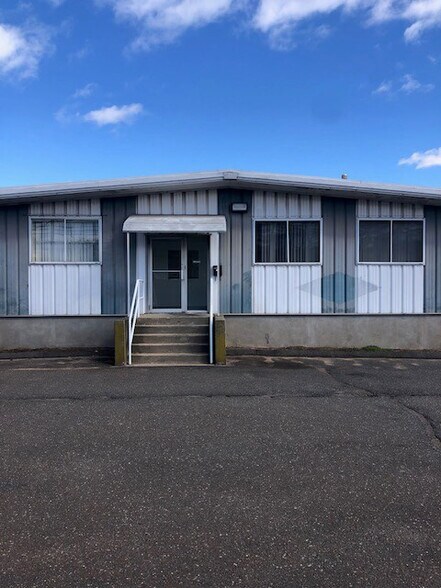 Portfolio Sale-386-400 Ledyard portfolio of 3 properties for sale on LoopNet.ca - Building Photo - Image 3 of 6