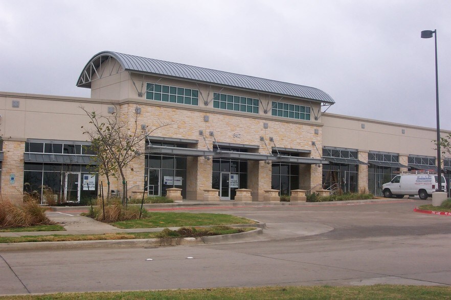 642 Uptown Blvd, Cedar Hill, TX à louer - Photo du bâtiment - Image 3 de 15