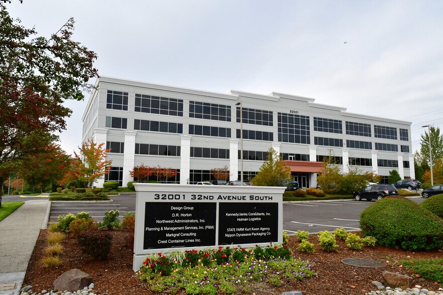 32001 32nd Ave S, Federal Way, WA à louer - Photo du bâtiment - Image 1 de 19