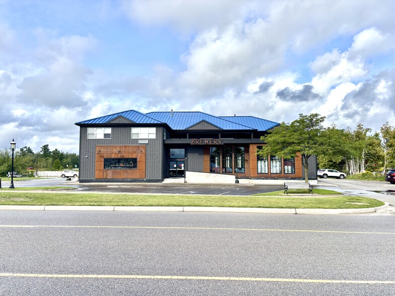 810 S Huron, Mackinaw City, MI for sale - Building Photo - Image 1 of 3