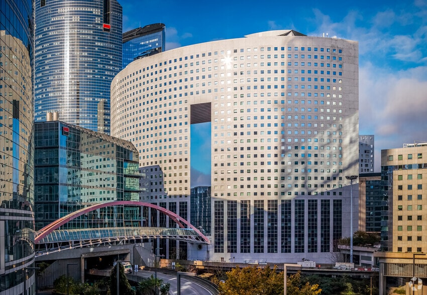 Office in Puteaux for lease - Building Photo - Image 3 of 8