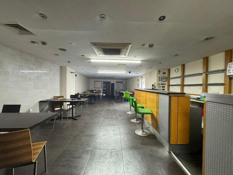 88 High St, Southall for lease - Building Photo - Image 2 of 6