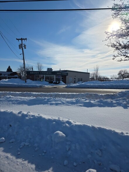 2010 Eggert Rd, Buffalo, NY for sale - Building Photo - Image 3 of 29