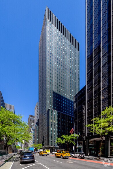 633 Third Ave, New York, NY à vendre - Photo du bâtiment - Image 1 de 18