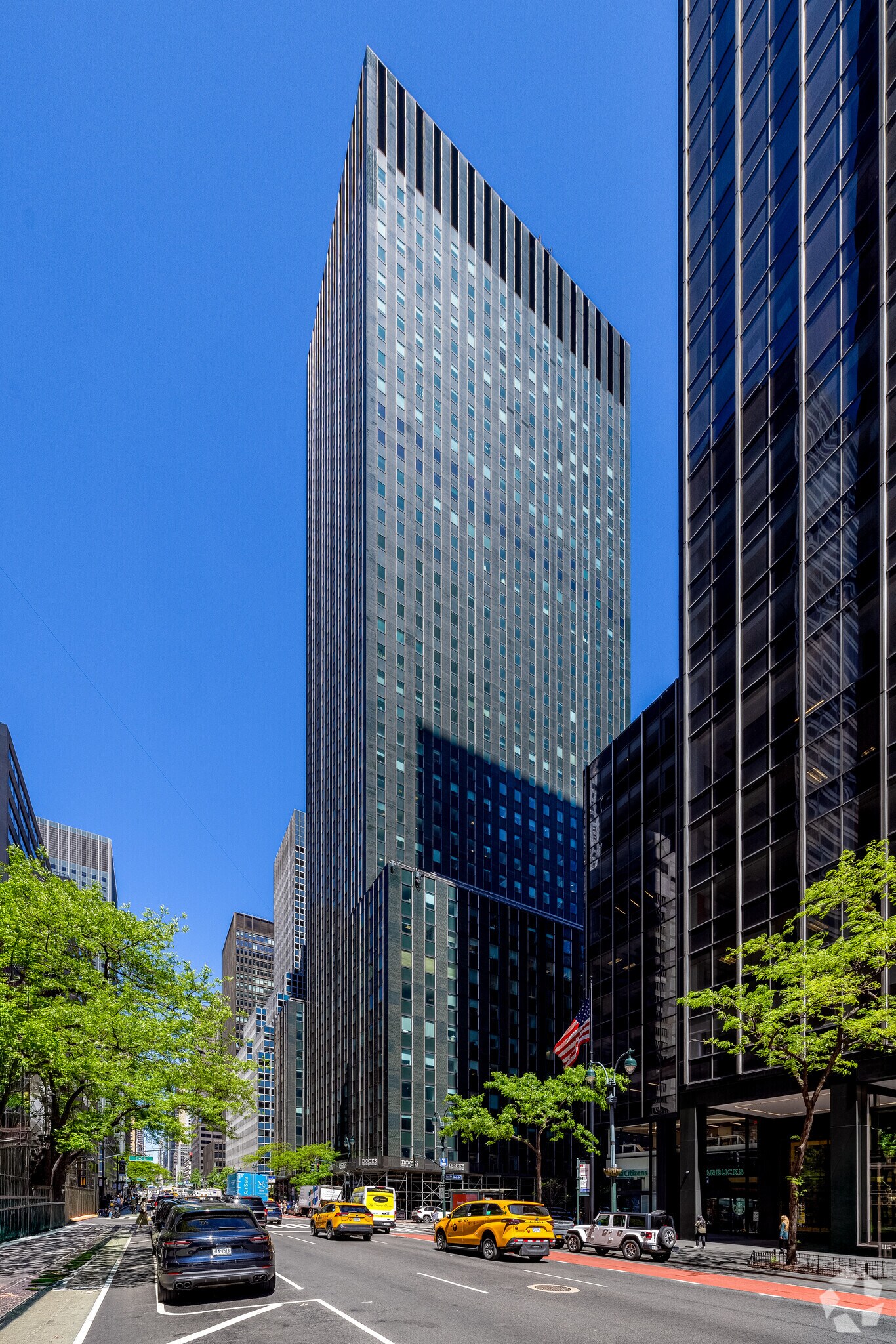 633 Third Ave, New York, NY à vendre Photo du bâtiment- Image 1 de 19