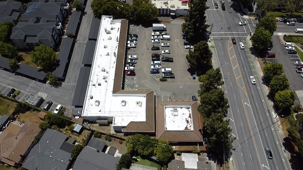 2676-2694 Cropley Ave, San Jose, CA à louer - Photo du bâtiment - Image 2 de 10