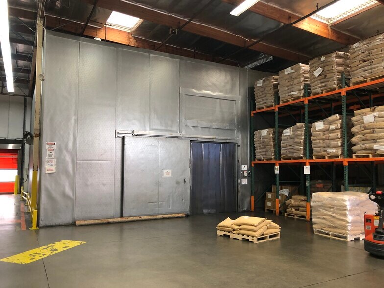 4567 Firestone Blvd, South Gate, CA à vendre - Photo du bâtiment - Image 3 de 6