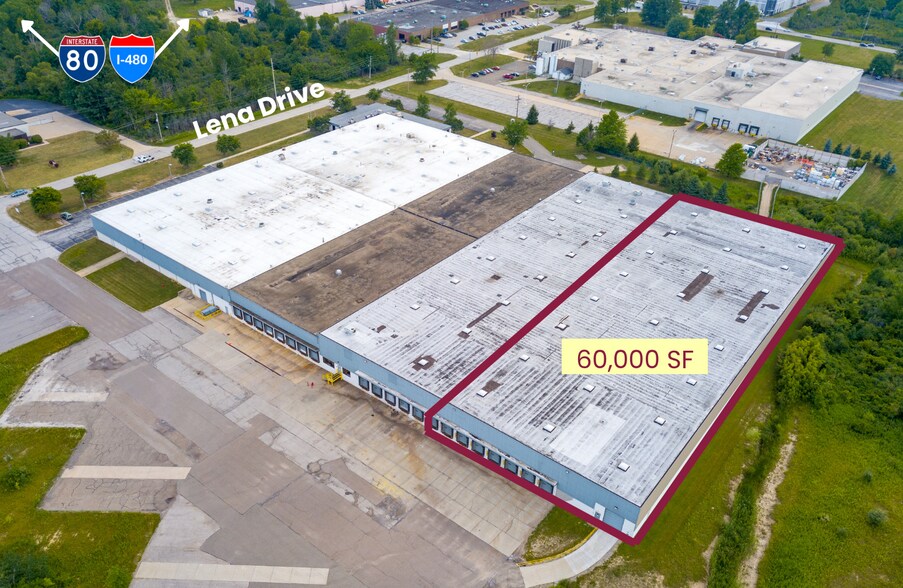 125 Lena Dr, Aurora, OH à louer - Photo du bâtiment - Image 2 de 6