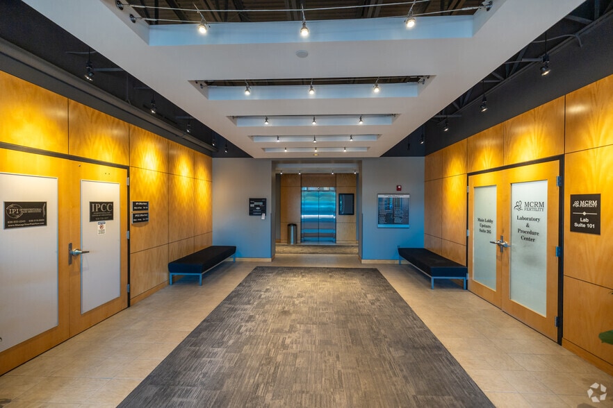 17300 N Outer Forty, Chesterfield, MO à louer - Hall d’entrée - Image 3 de 6