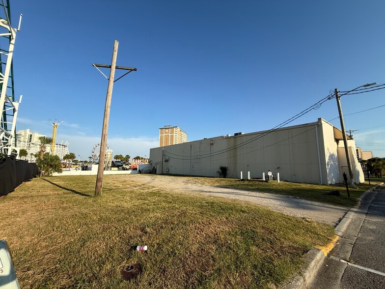 415 Yaupon Cir, Myrtle Beach, SC for sale - Building Photo - Image 3 of 9