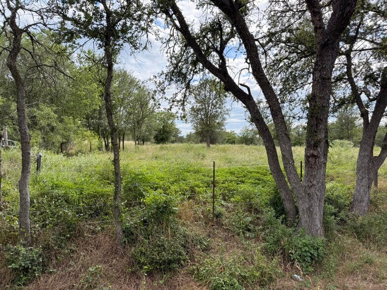 18005 Albert Voelker rd, Elgin, TX à vendre - Photo du bâtiment - Image 2 de 58