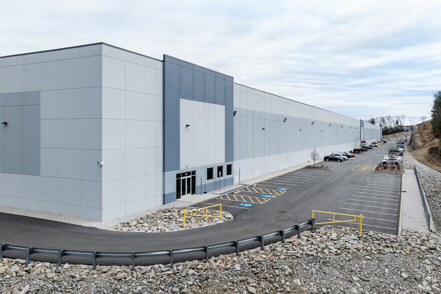 160 Mechanic St, Bellingham, MA à louer - Photo du bâtiment - Image 3 de 5