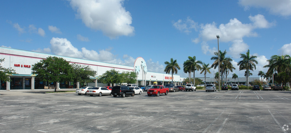 7817-7821 S Dixie Hwy, West Palm Beach, FL for lease - Building Photo - Image 1 of 5