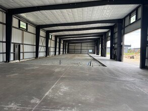 647 7th Ave, Ponderay, ID for lease Interior Photo- Image 1 of 4