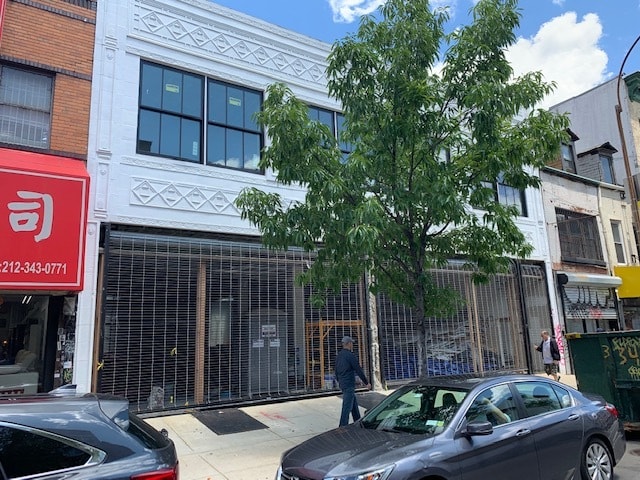 294-296 Grand St, New York, NY for lease - Building Photo - Image 2 of 13