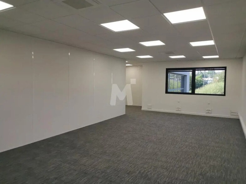 Office in Palaiseau for lease - Interior Photo - Image 3 of 7