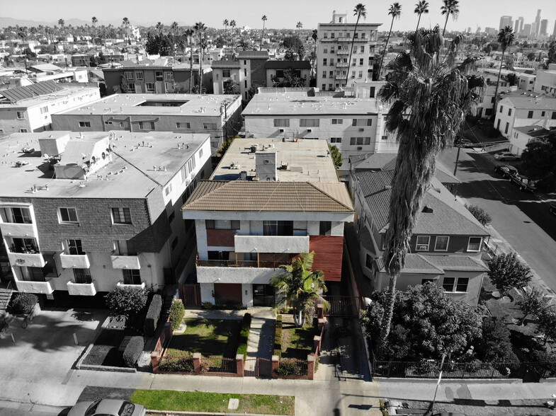 142 S Normandie Ave, Los Angeles, CA à vendre - Photo du bâtiment - Image 1 de 1