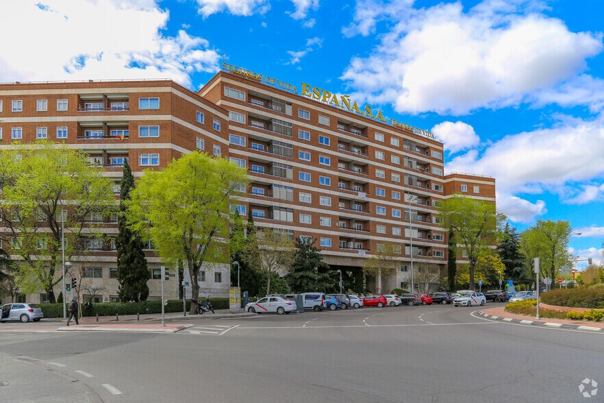 Calle de Colombia, 63, Madrid, Madrid à louer - Photo du bâtiment - Image 2 de 2