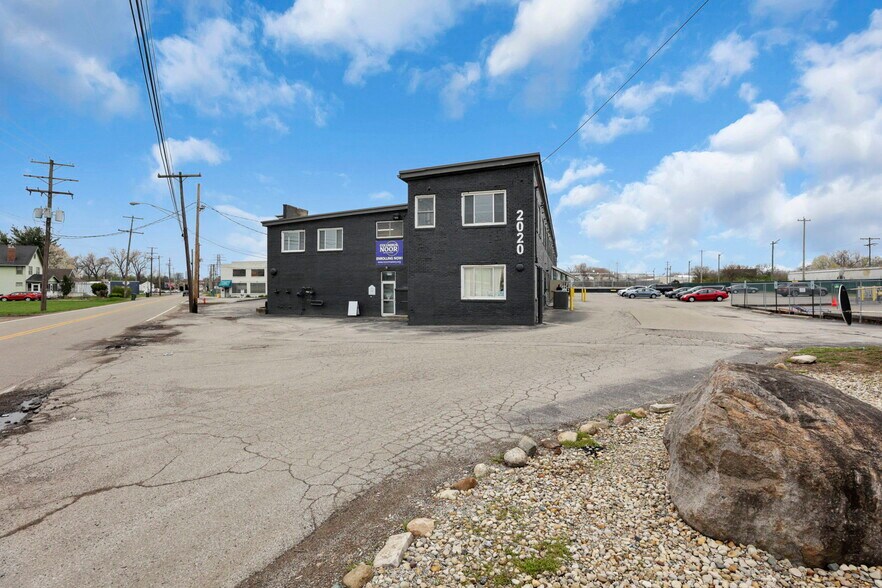 2020-2034 Leonard Ave, Columbus, OH à louer - Photo du bâtiment - Image 3 de 10