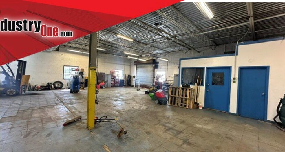 72 Milbar Blvd, Farmingdale, NY for lease - Building Photo - Image 2 of 10