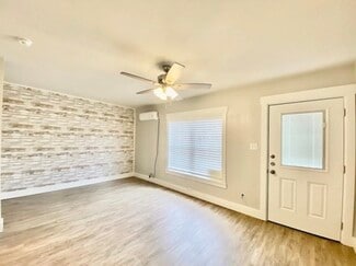 More details for 1516-1520 D St, Floresville, TX - Multifamily for Sale