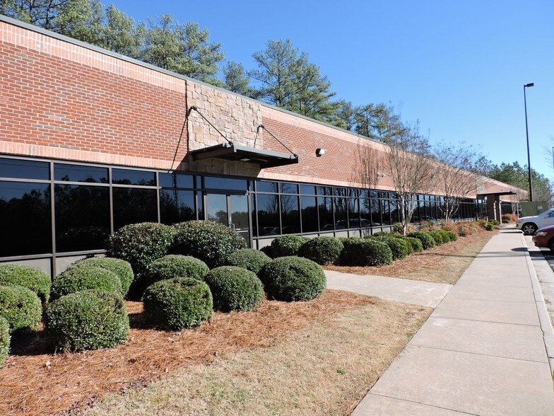 11030 Jones Bridge Rd, Alpharetta, GA à louer - Photo du bâtiment - Image 1 de 10