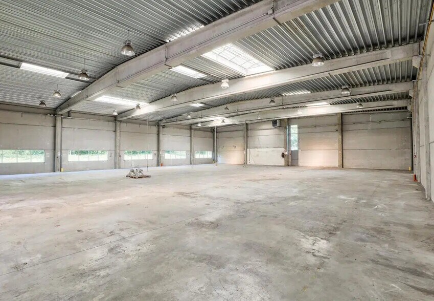 Industrial in Chilly-Mazarin for lease - Building Photo - Image 3 of 4