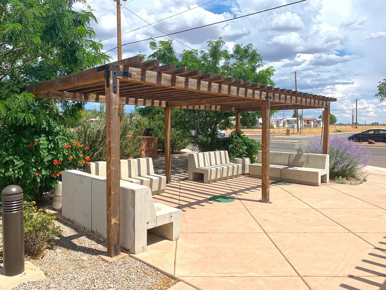 Esplanade Village Retail portfolio of 2 properties for sale on LoopNet.ca - Building Photo - Image 3 of 8