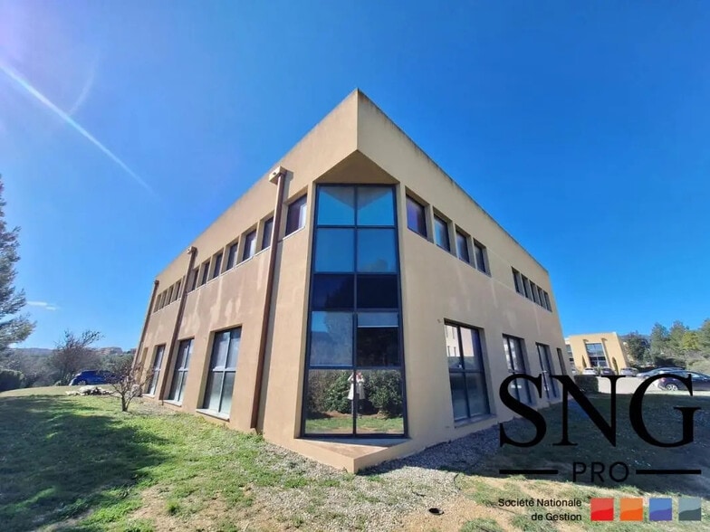 Office in Aix-en-Provence for lease - Building Photo - Image 2 of 11