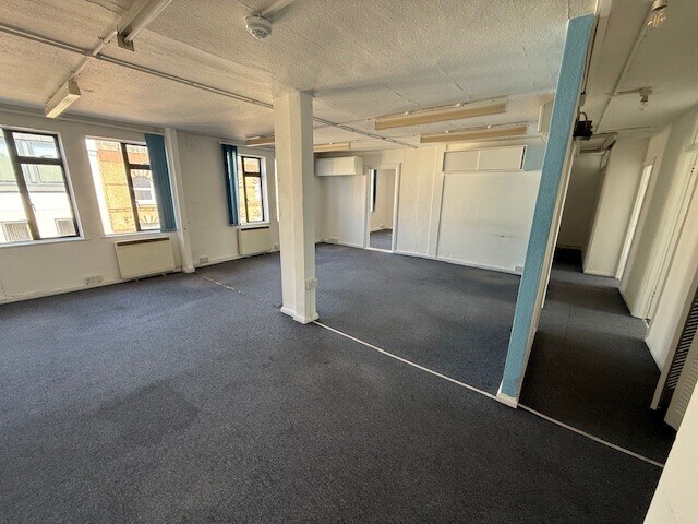 58-59 Victoria Rd, Surbiton à louer - Photo intérieure - Image 2 de 4