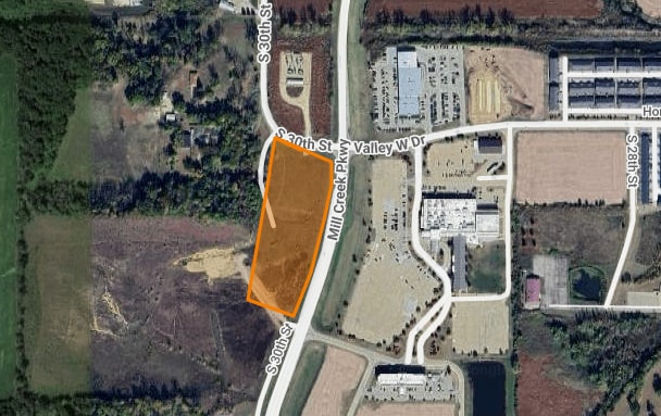 2499 30th Street, Clinton, IA for sale - Primary Photo - Image 1 of 2